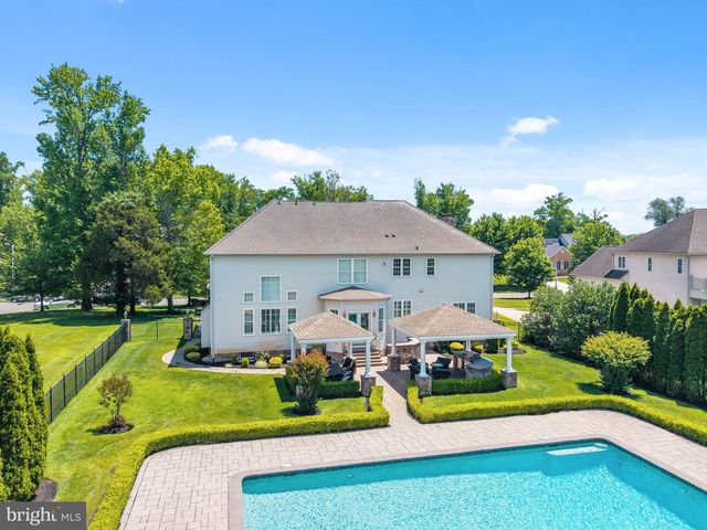 9 LANSBROOK CT, Sewell, NJ 08080
