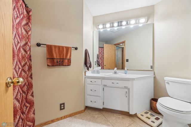 2601 24th Avenue S, Fargo, ND 58103