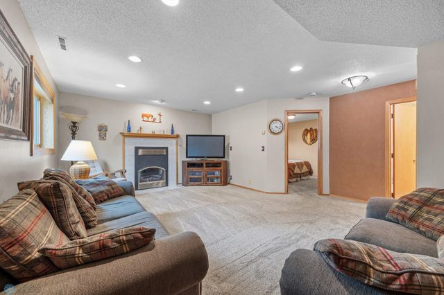 2601 24th Avenue S, Fargo, ND 58103