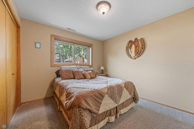 2601 24th Avenue S, Fargo, ND 58103