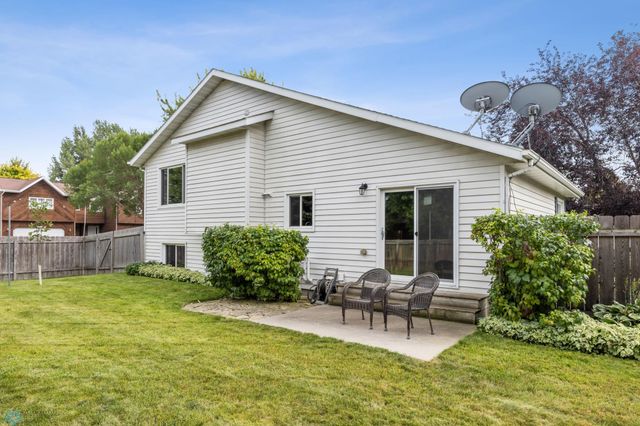 2601 24th Avenue S, Fargo, ND 58103
