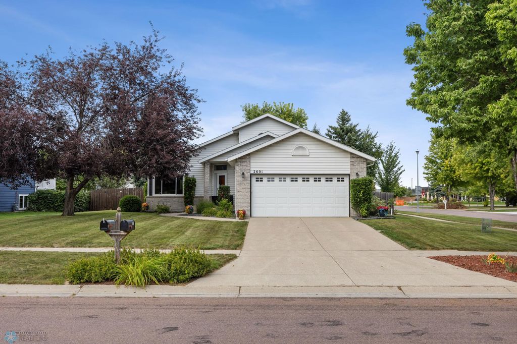 2601 24th Avenue S, Fargo, ND 58103