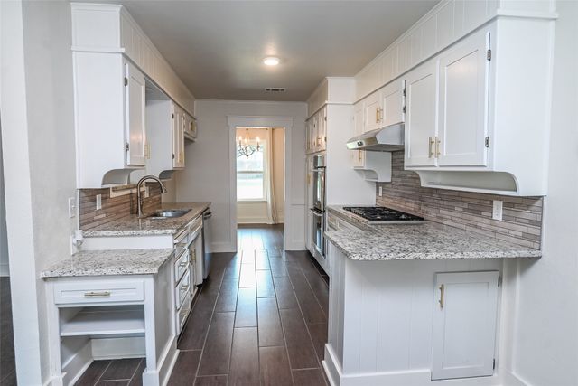 1701 Brown Trail, Hurst, TX 76054