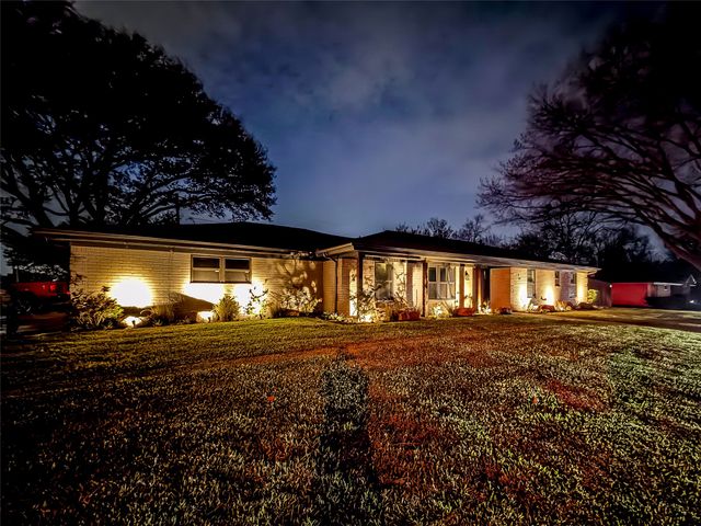 1701 Brown Trail, Hurst, TX 76054