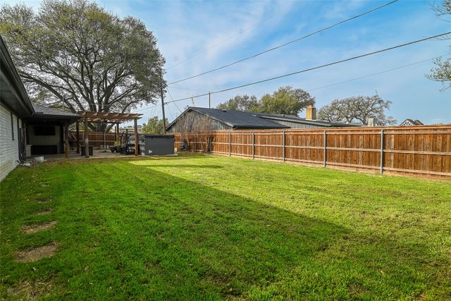 1701 Brown Trail, Hurst, TX 76054