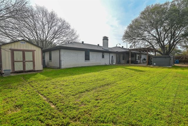 1701 Brown Trail, Hurst, TX 76054