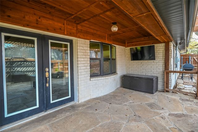 1701 Brown Trail, Hurst, TX 76054