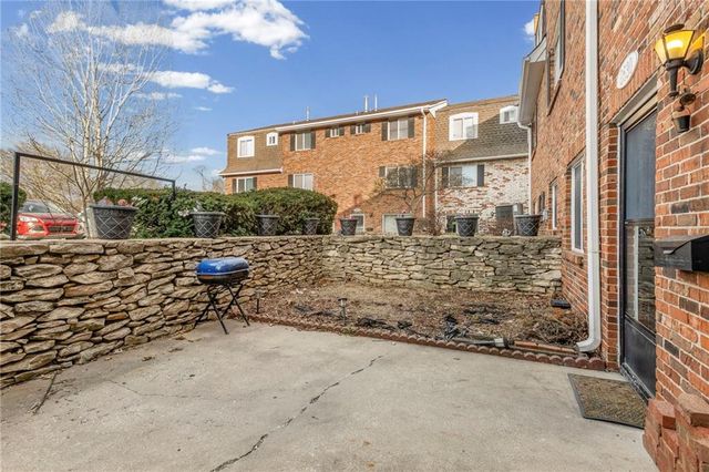 8630 W 85TH Street, Overland Park, KS 66212