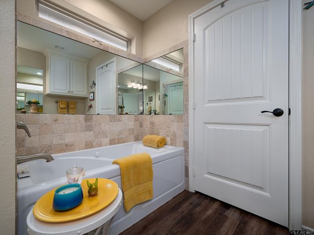 705 Reno, Chandler, TX 75758