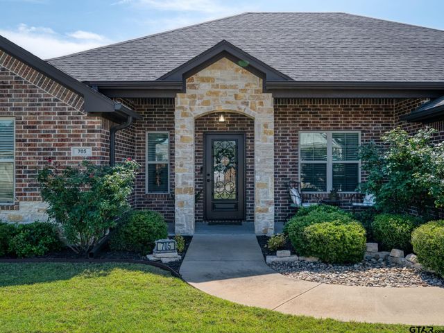 705 Reno, Chandler, TX 75758