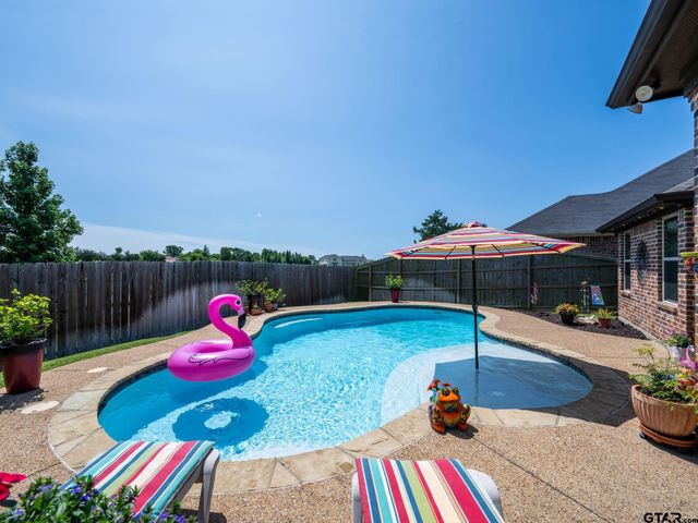 705 Reno, Chandler, TX 75758