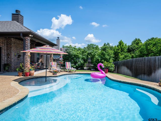 705 Reno, Chandler, TX 75758