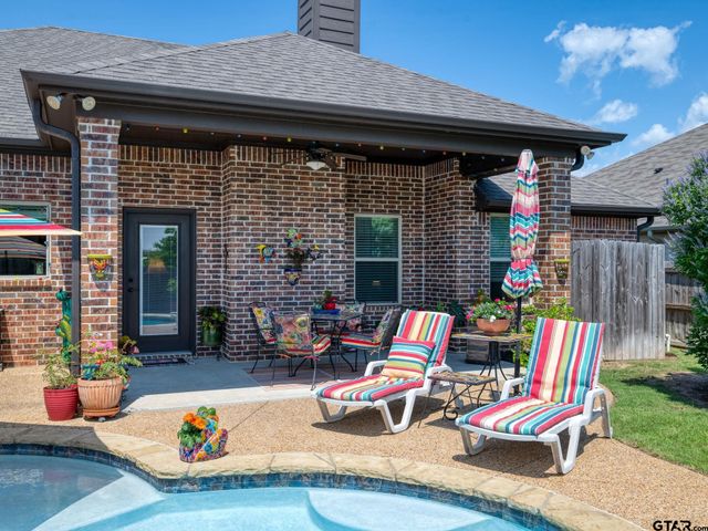 705 Reno, Chandler, TX 75758