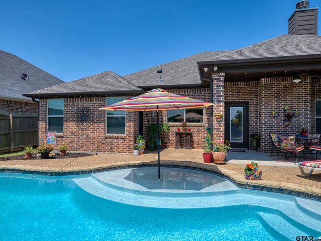 705 Reno, Chandler, TX 75758