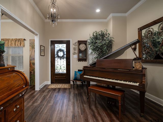 705 Reno, Chandler, TX 75758
