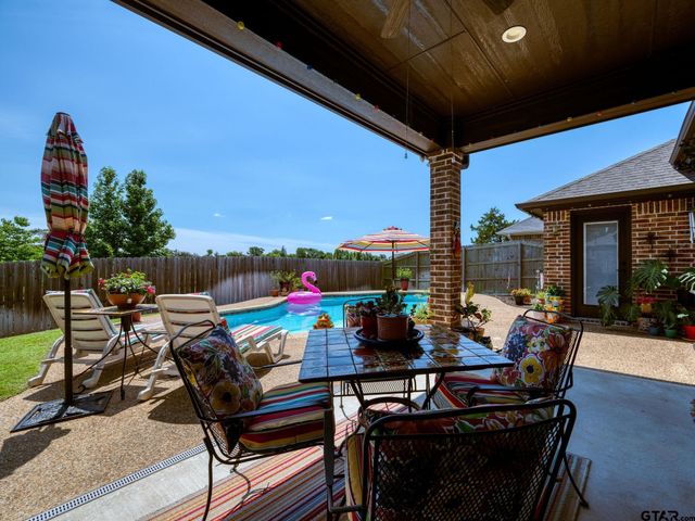 705 Reno, Chandler, TX 75758