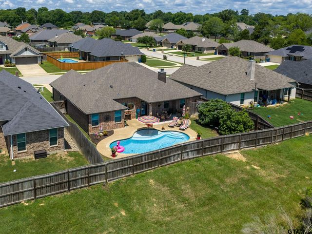 705 Reno, Chandler, TX 75758