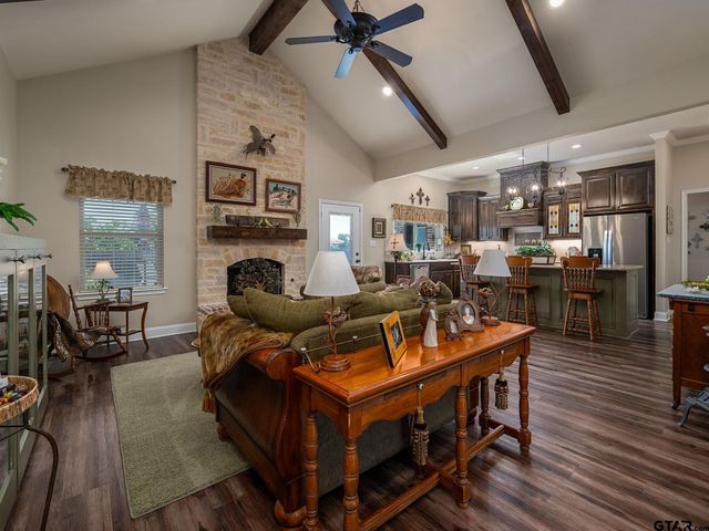 705 Reno, Chandler, TX 75758
