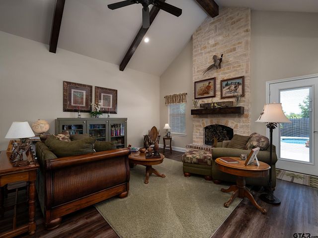 705 Reno, Chandler, TX 75758