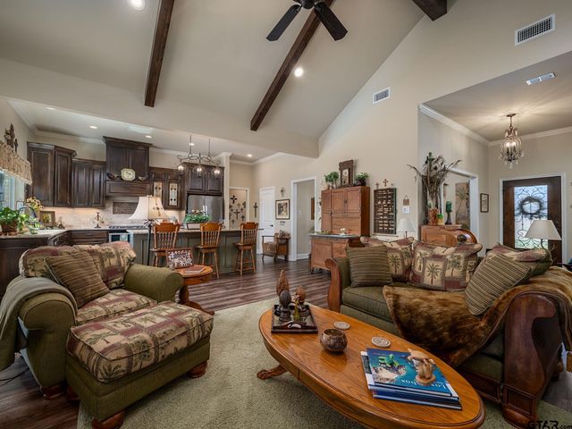 705 Reno, Chandler, TX 75758