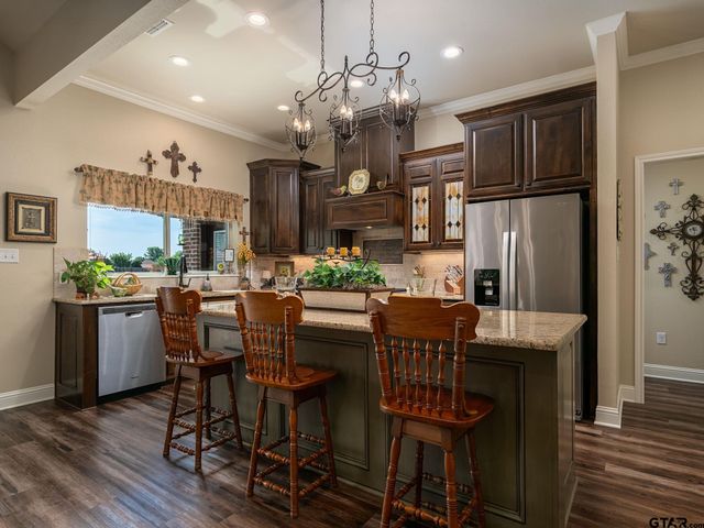705 Reno, Chandler, TX 75758