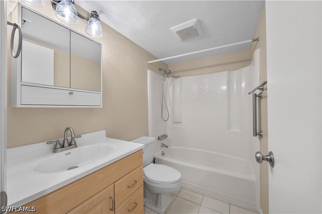 1004 Manatee RD H206, Naples, FL 34114