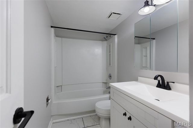 9102 Eager Road, Brentwood, MO 63144