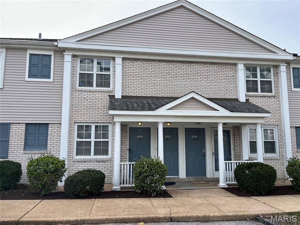 9102 Eager Road, Brentwood, MO 63144