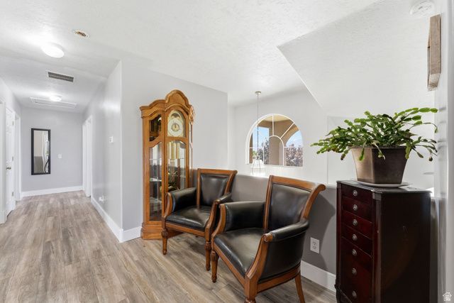 10188 YORKSHIRE DR, South Jordan, UT 84095
