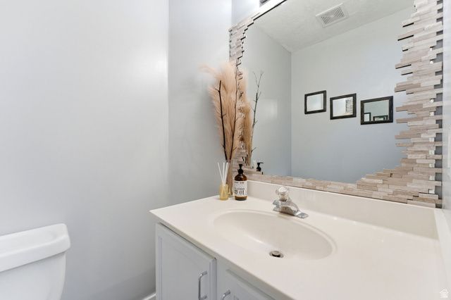 10188 YORKSHIRE DR, South Jordan, UT 84095