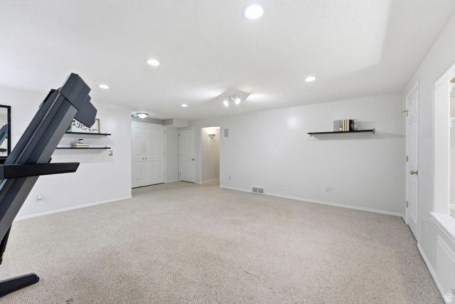 10188 YORKSHIRE DR, South Jordan, UT 84095