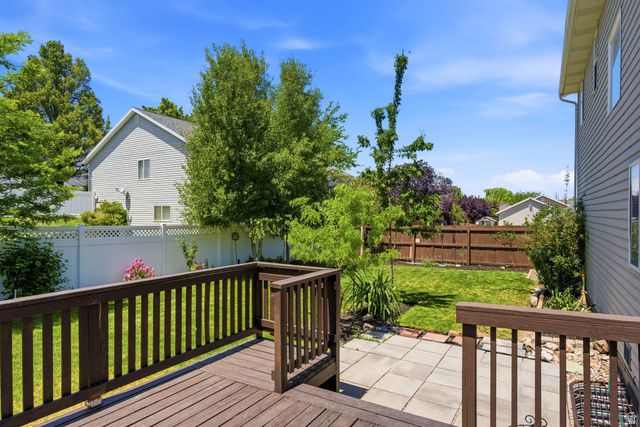 10188 YORKSHIRE DR, South Jordan, UT 84095