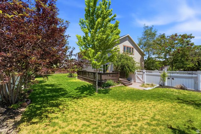 10188 YORKSHIRE DR, South Jordan, UT 84095