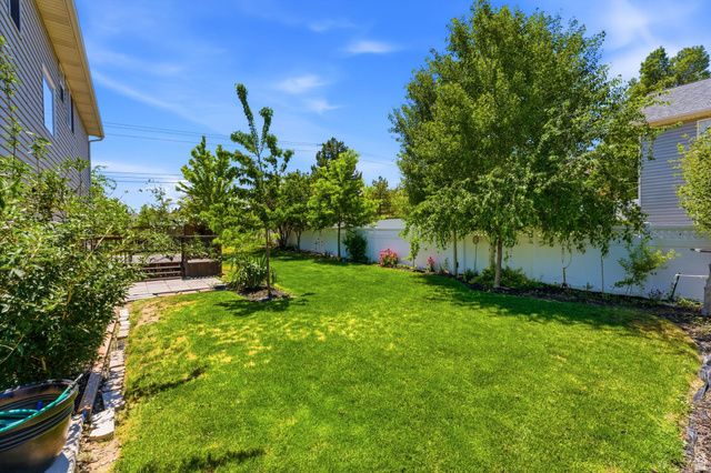 10188 YORKSHIRE DR, South Jordan, UT 84095