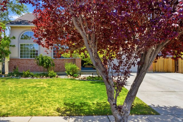 10188 YORKSHIRE DR, South Jordan, UT 84095