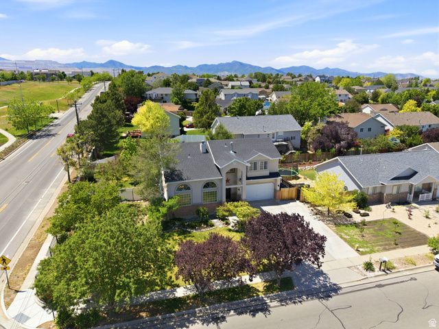10188 YORKSHIRE DR, South Jordan, UT 84095