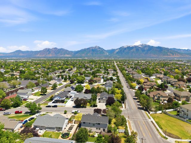 10188 YORKSHIRE DR, South Jordan, UT 84095