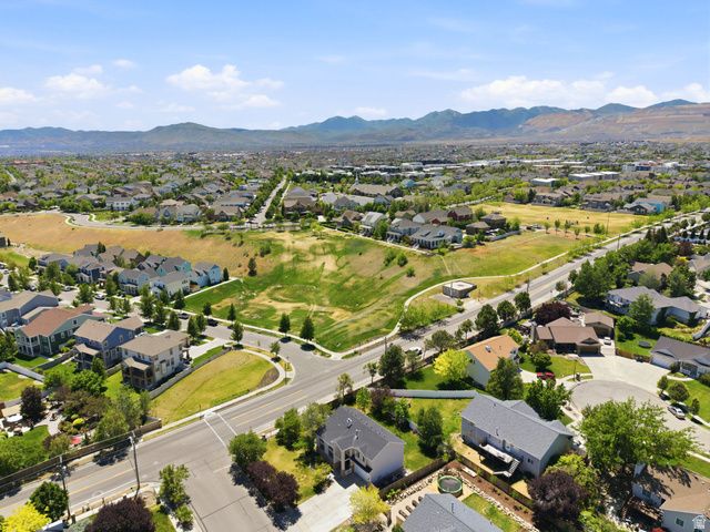 10188 YORKSHIRE DR, South Jordan, UT 84095