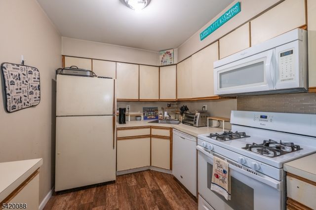 51 Sunrise Dr, Hanover Twp., NJ 07981