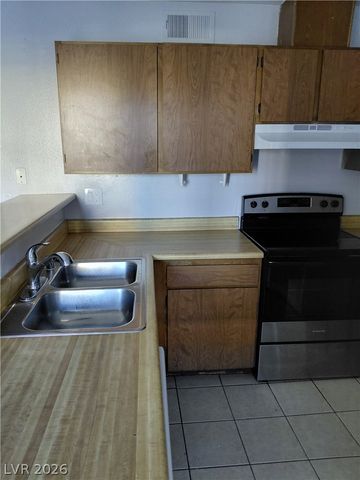 4622 Tracylynn Lane, Las Vegas, NV 89121