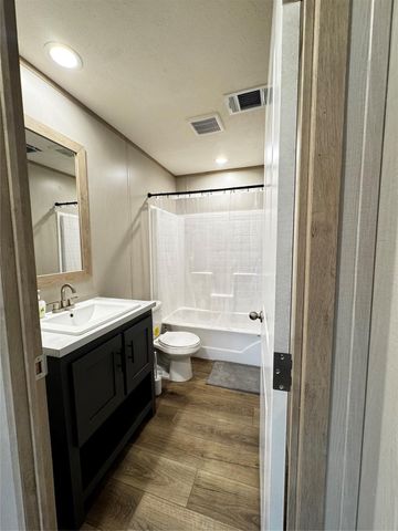 191 Holly Pond, Onalaska, TX 77360