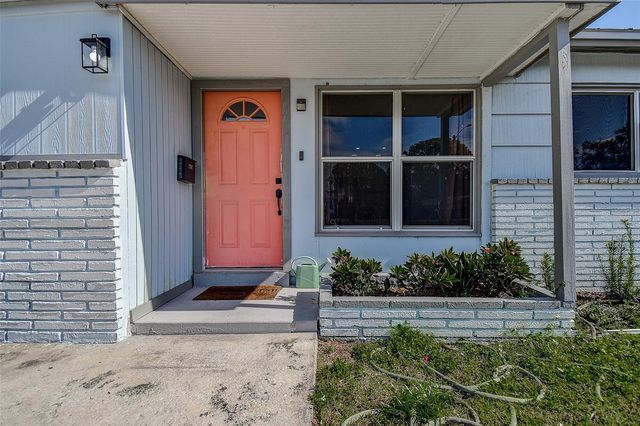 7583 MEADOWLAWN DRIVE N, St Petersburg, FL 33702