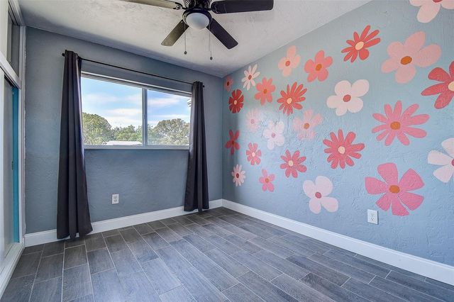 7583 MEADOWLAWN DRIVE N, St Petersburg, FL 33702