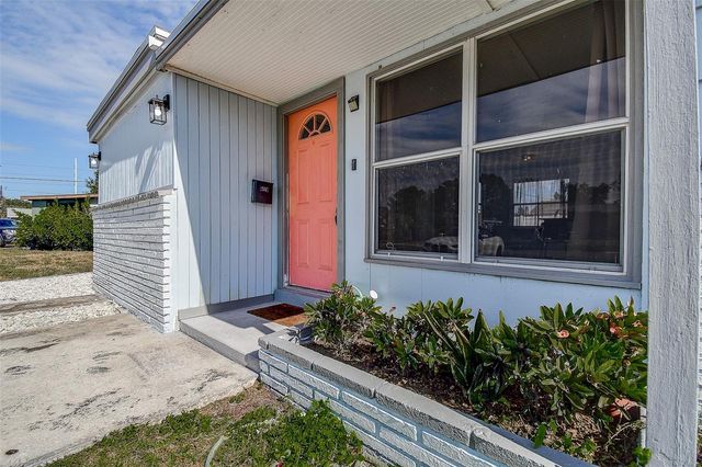 7583 MEADOWLAWN DRIVE N, St Petersburg, FL 33702