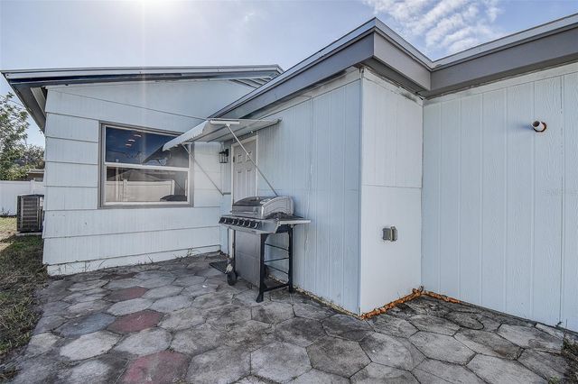 7583 MEADOWLAWN DRIVE N, St Petersburg, FL 33702