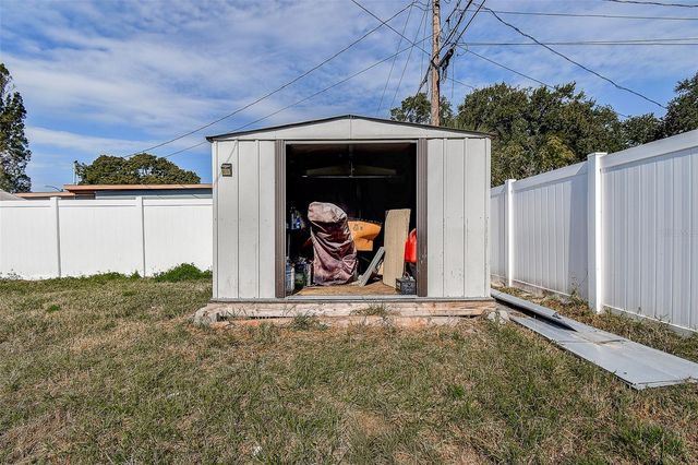 7583 MEADOWLAWN DRIVE N, St Petersburg, FL 33702