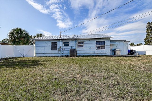 7583 MEADOWLAWN DRIVE N, St Petersburg, FL 33702