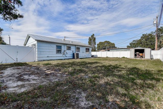 7583 MEADOWLAWN DRIVE N, St Petersburg, FL 33702