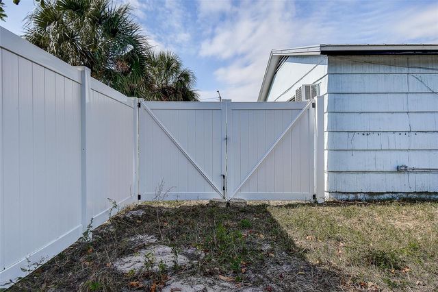 7583 MEADOWLAWN DRIVE N, St Petersburg, FL 33702