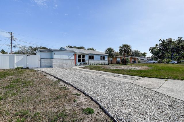 7583 MEADOWLAWN DRIVE N, St Petersburg, FL 33702